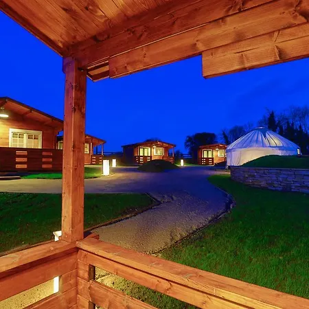 Giltraps Townhouse & Glamping 3*