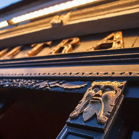 Giltraps Townhouse & Glamping Kinnitty