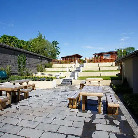 Konukevi Giltraps Townhouse & Glamping Kinnitty
